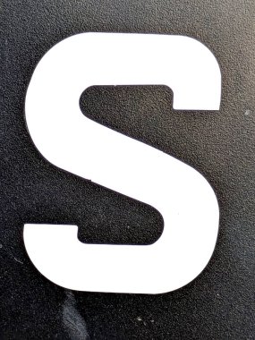 Sıkıntılı Durum Tipografisi ile Yazılan Sözcükler S Harfi Bulundu