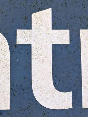 Sıkıntılı Durum Tipografisi ile Yazılan Kelimeler T Harfi Bulundu