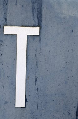 Sıkıntılı Durum Tipografisi ile Yazılan Kelimeler T Harfi Bulundu