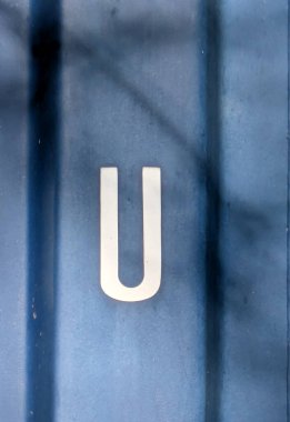 Sıkıntılı Durum Tipografisi ile Yazılan Sözcükler U Harfi Bulundu