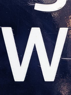 Sıkıntılı Durum Tipografisi ile Yazılan Sözcükler W Harfi Bulundu