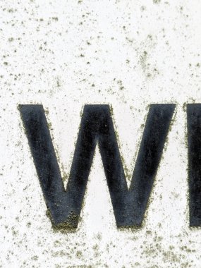 Sıkıntılı Durum Tipografisi ile Yazılan Sözcükler W Harfi Bulundu