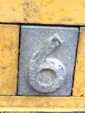 Sıkıntılı Durum Tipografisinde Yazılan Sözler Fidye Numarası 6 'yı Buldu