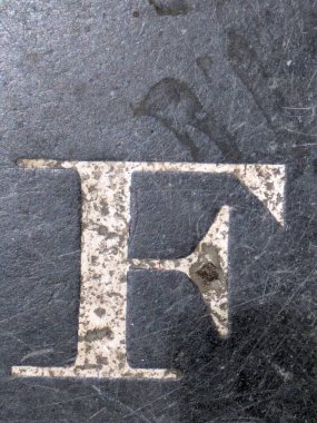 Sıkıntılı Durum Tipografisi ile Yazılan Kelimeler Fidye Harfi F bulundu