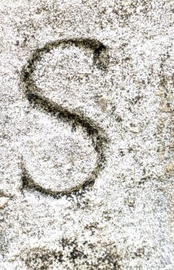 Sıkıntılı Durum Tipografisi ile Yazılan Sözcükler Fidye Harfi S Bulundu