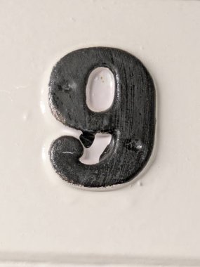 Sıkıntılı Durum Tipografisi ile Yazılan Sözler Fidye Numarası 9 'u Buldu