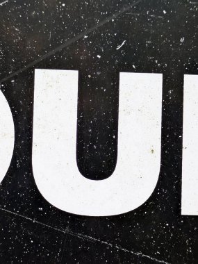 Sıkıntılı Durum Tipografisi ile Yazılan Sözcükler Fidye Mektubunu Bulundu