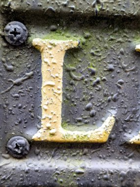 Sıkıntılı Durum Tipografisi ile Yazılan Sözcükler Bulundu L Harfi