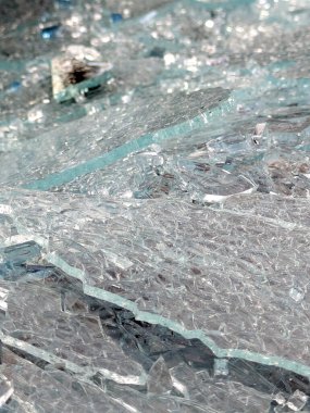 Kırık cam parçalarını kapat. Parçalanmış arkaplan parçaları.