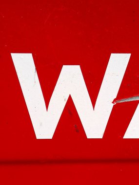 Sıkıntılı Durum Tipografisi ile Yazılan Sözcükler Fidye Mektubu W 'yu Buldu