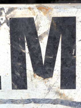 Sıkıntılı Durum Tipografisi ile Yazılan Kelimeler Fidye Mektubu M 'yi Buldu