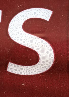 Sıkıntılı Durum Tipografisi ile Yazılan Sözcükler Fidye Harfi S Bulundu