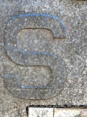 Sıkıntılı Durum Tipografisi ile Yazılan Sözcükler Fidye Harfi S Bulundu