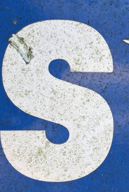 Sıkıntılı Durum Tipografisi ile Yazılan Sözcükler Fidye Harfi S Bulundu