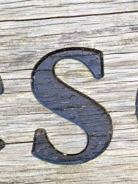 Sıkıntılı Durum Tipografisi ile Yazılan Sözcükler Fidye Harfi S Bulundu