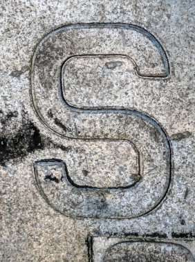 Sıkıntılı Durum Tipografisi ile Yazılan Sözcükler Fidye Harfi S Bulundu