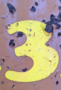 Sıkıntılı Durum Tipografisi ile Yazılan Sözcükler 3 Numarayı Buldu