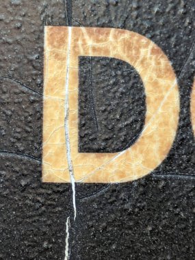 Sıkıntılı Durum Tipografisi ile Yazılan Kelimeler Fidye Mektubu D 'yi Buldu