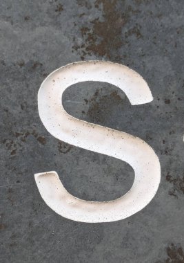 Sıkıntılı Durum Tipografisi ile Yazılan Sözcükler Fidye Harfi S Bulundu