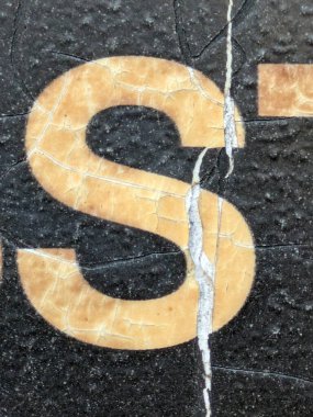 Sıkıntılı Durum Tipografisi ile Yazılan Sözcükler Fidye Harfi S Bulundu