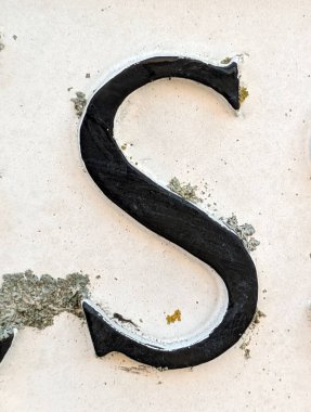 Sıkıntılı Durum Tipografisi ile Yazılan Sözcükler Fidye Harfi S Bulundu