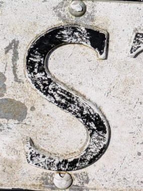 Sıkıntılı Durum Tipografisi ile Yazılan Sözcükler Fidye Harfi S Bulundu