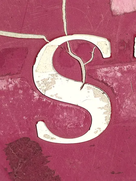 Sıkıntılı Durum Tipografisi ile Yazılan Sözcükler Fidye Harfi S Bulundu