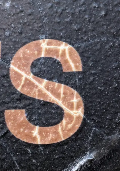 Sıkıntılı Durum Tipografisi ile Yazılan Sözcükler Fidye Harfi S Bulundu