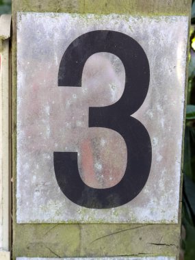 Sıkıntılı Durum Tipografisi ile Yazılan Sözcükler 3 Numarayı Buldu