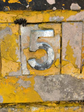 Sıkıntılı Durum Tipografisi Yazılı Sözcükler 5 Numaralı Fidyeyi Buldu