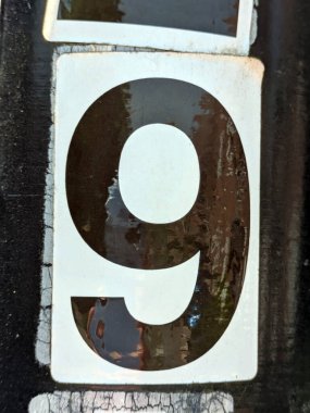 Sıkıntılı Durum Tipografisinde Yazılan Sözler 9 Numaralı Fidyeyi Buldu