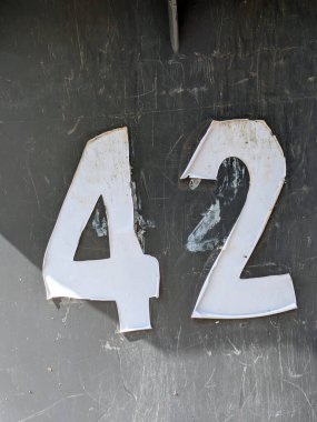 Sıkıntılı Durum Tipografisinde Yazılı Sözcükler Kırk İki Numaralı Fidyeyi Buldu