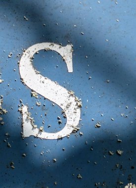 Sıkıntılı Durum Tipografisi ile Yazılan Sözcükler Fidye Harfi S Bulundu