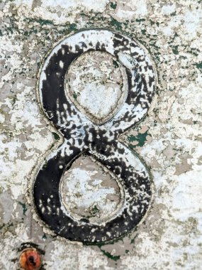 Sıkıntılı Durum Tipografisi ile Yazılan Yazı Tipi 8 Fidye Numarası Bulundu