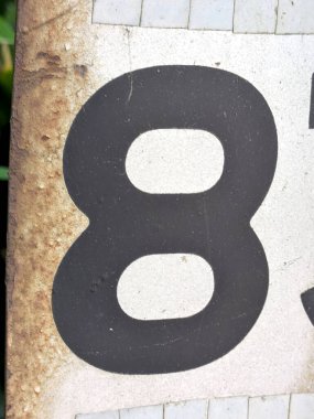 Sıkıntılı Durum Tipografisi ile Yazılan Yazı Tipi 8 Fidye Numarası Bulundu