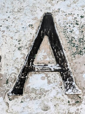 Sıkıntılı Durum Tipografisi ile Yazılan Kelimeler Ransom Yazı Tipi Harfi A