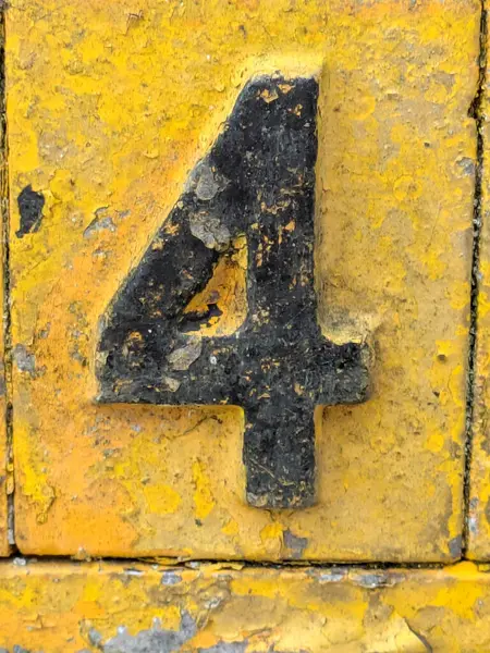 Sıkıntılı Durum Tipografisi ile Yazılan Sözcükler Ransom Yazı Tipi Numara 4 'ü Buldu