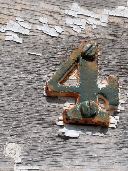 Sıkıntılı Durum Tipografisi ile Yazılan Sözcükler Ransom Yazı Tipi Numara 4 'ü Buldu