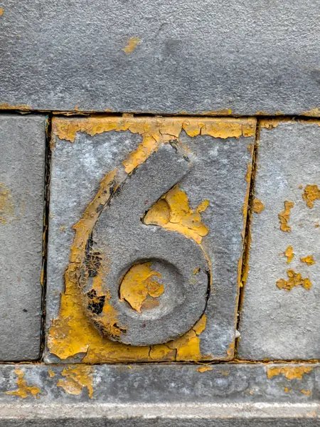 Sıkıntılı Durum Tipografisi Altmış Numaralı Ransom Yazı Tipi Bulundu