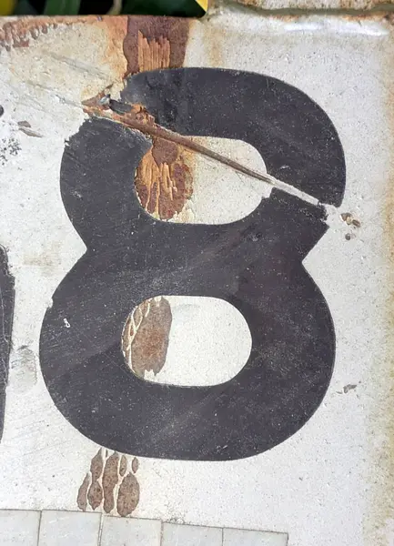 Sıkıntılı Durum Tipografisi ile Yazılan Yazı Tipi 8 Fidye Numarası Bulundu