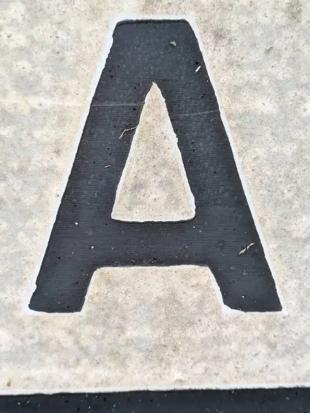 Sıkıntılı Durum Tipografisi ile Yazılan Kelimeler Ransom Yazı Tipi Harfi A