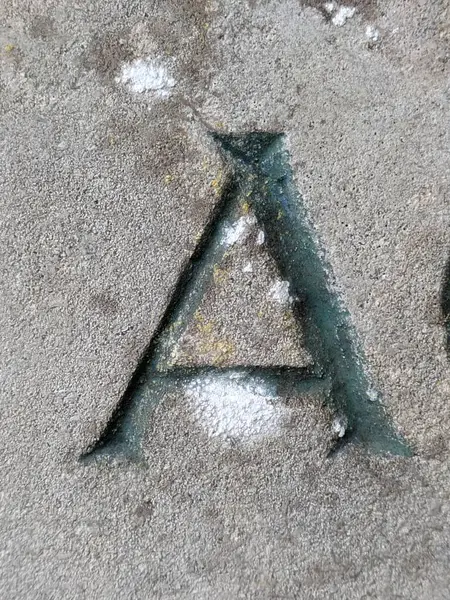 Sıkıntılı Durum Tipografisi ile Yazılan Kelimeler Ransom Yazı Tipi Harfi A