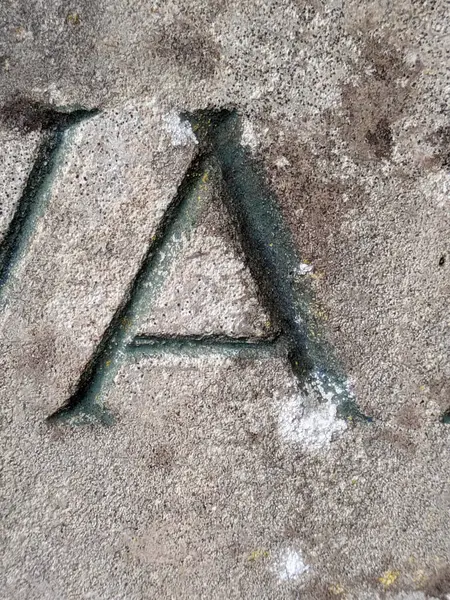 Sıkıntılı Durum Tipografisi ile Yazılan Kelimeler Ransom Yazı Tipi Harfi A