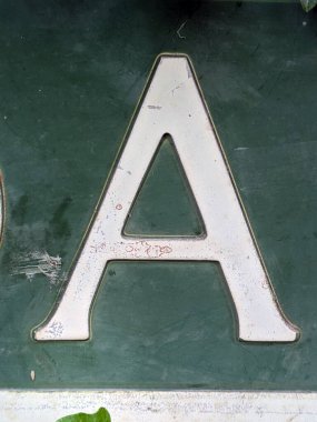 Sıkıntılı Durum Tipografisi ile Yazılan Kelimeler Ransom Yazı Tipi Harfi A