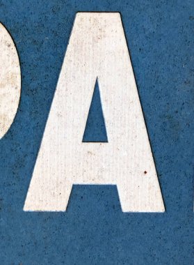 Sıkıntılı Durum Tipografisi ile Yazılan Kelimeler Ransom Yazı Tipi Harfi A