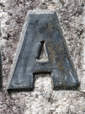 Sıkıntılı Durum Tipografisi ile Yazılan Kelimeler Ransom Yazı Tipi Harfi A