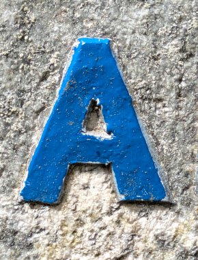 Sıkıntılı Durum Tipografisi ile Yazılan Kelimeler Ransom Yazı Tipi Harfi A