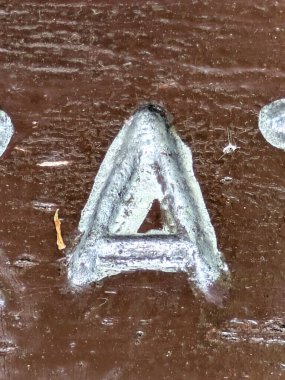 Sıkıntılı Durum Tipografisi ile Yazılan Kelimeler Ransom Yazı Tipi Harfi A