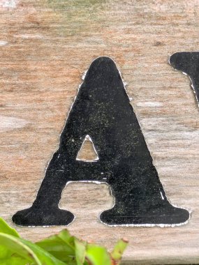 Sıkıntılı Durum Tipografisi ile Yazılan Kelimeler Ransom Yazı Tipi Harfi A