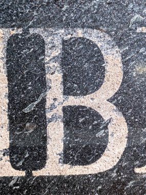 Sıkıntılı Durum Tipografisi ile Yazılan Kelimeler Ransom Yazı Tipi Harfi B 'yi Buldu